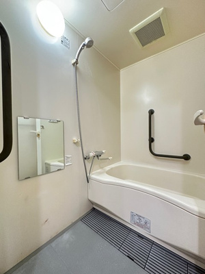 【浴室】 | フォンテーヌ都筑 | 家族の入浴時間がずれても温められる追い焚き機能付きのバスルーム☆お風呂に浸かって一日の疲れもリフレッシュ♪