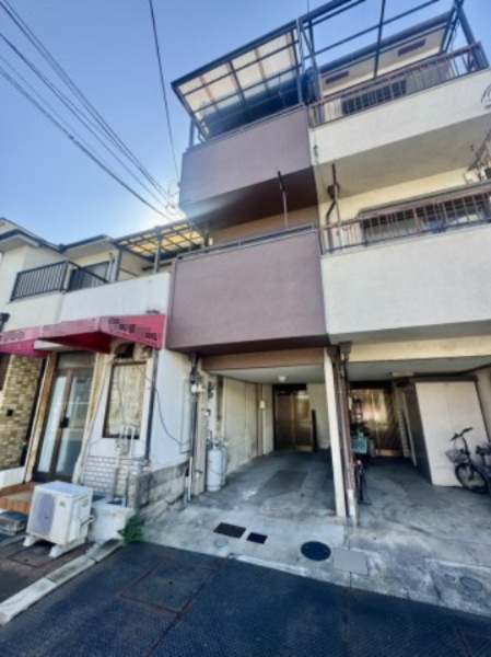 門真市四宮5丁目　中古戸建の外観|・ファミリーマート 四宮小学校前店　約210ｍ
・セブンイレブン 門真岸和田1丁目店　約245ｍ
・ジャパン 門真北岸和田店　約580ｍ
徒歩圏内にコンビニが多く急な買い出しも安心です。
