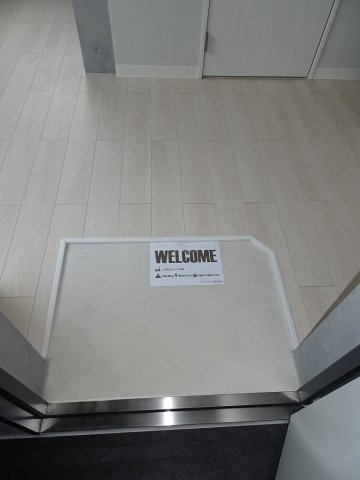 コルク本駒込の玄関