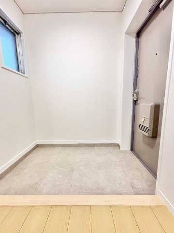 ユニーブル第2一社マンションの玄関