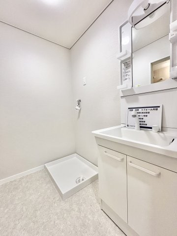 ユニーブル第2一社マンションの独立洗面台