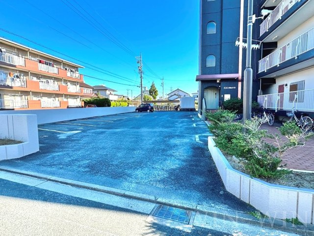 オリエンタルハイツの駐車場