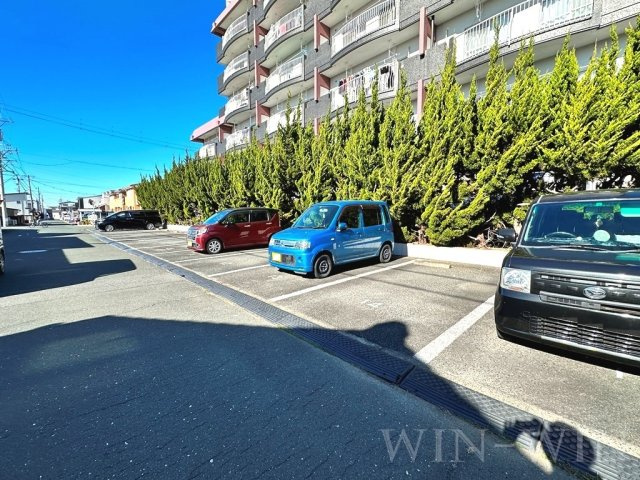 オリエンタルハイツの駐車場