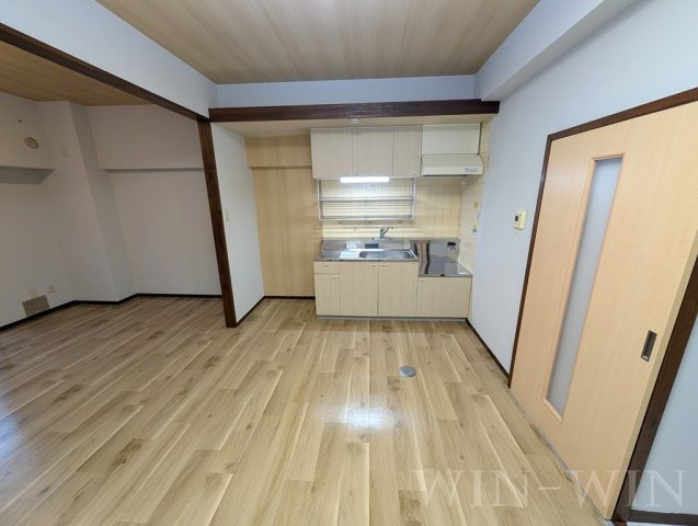 オリエンタルハイツの居間・リビング