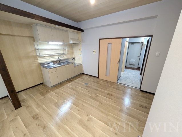 オリエンタルハイツの居間・リビング