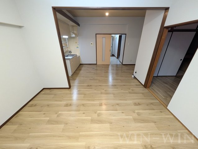 オリエンタルハイツの居間・リビング