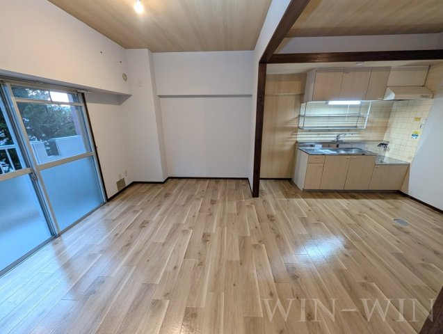 オリエンタルハイツの居間・リビング