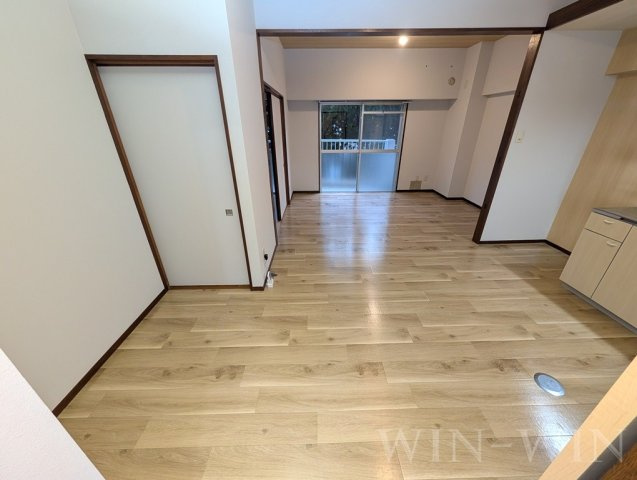 オリエンタルハイツの居間・リビング