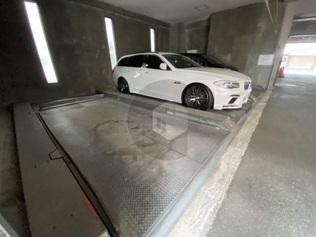 ロクマグランデの駐車場