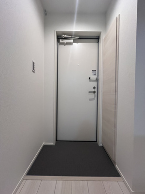 【玄関】 | カインドネス中央林間 | 玄関です。（同仕様設備です。）