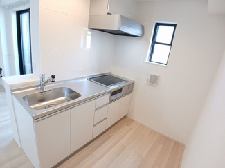 【キッチン】 | ヒカルサ土浦神立ウエスト | コンパクトなキッチンで掃除もラクラク