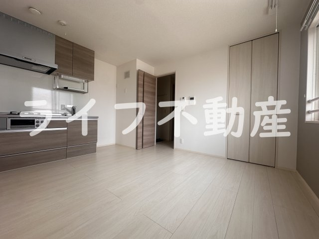 H&B吉田の内装|明るい室内です