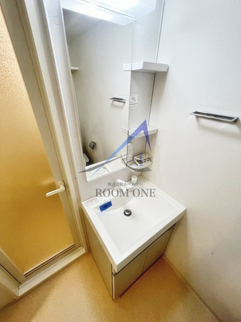 ヴォーガコルテ横濱吉野町の洗面所|独立洗面台です。