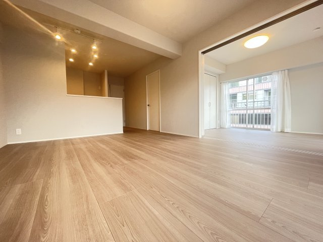 サーパス松島の居間・リビング