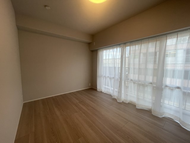 サーパス松島の洋室