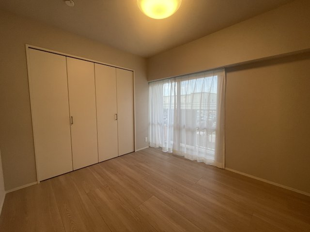 サーパス松島の洋室