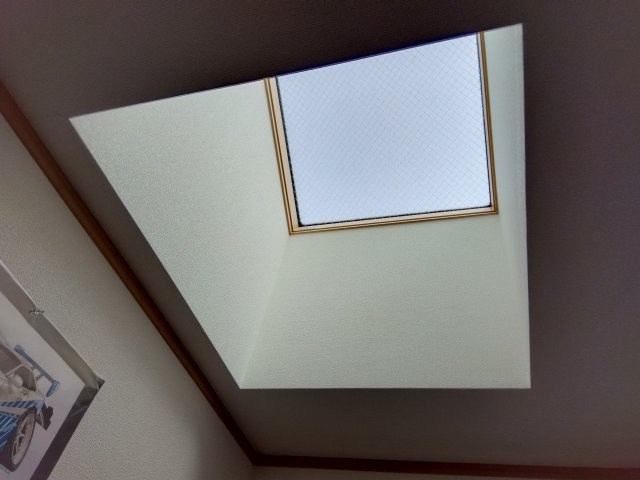 売中古戸建　田方郡函南町仁田の内装|天窓があります。室内にやわらかな光が降り注ぎます。