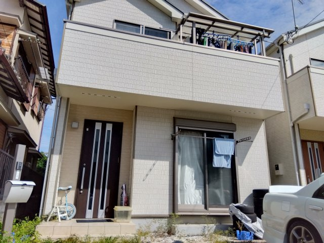 売中古戸建　田方郡函南町仁田の外観|バルコニーの物干し場には屋根があります。急な雨でも安心ですね。