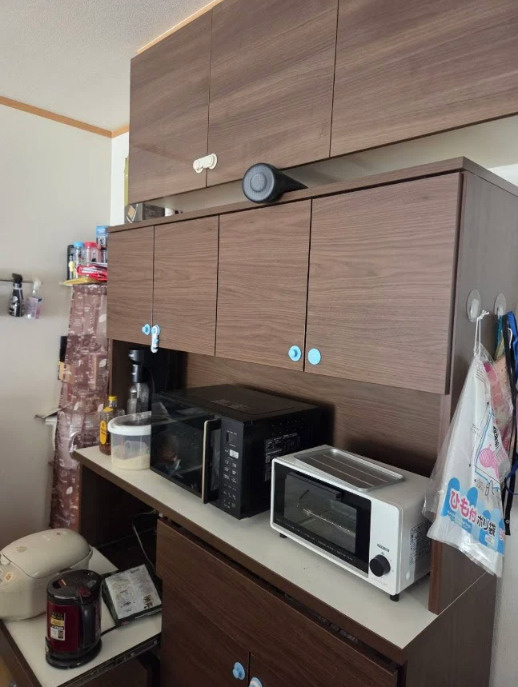 売中古戸建　田方郡函南町仁田の収納|キッチン背面備え付けのカップボードがあります。食器をしまっておけるのでスッキリした印象になります。