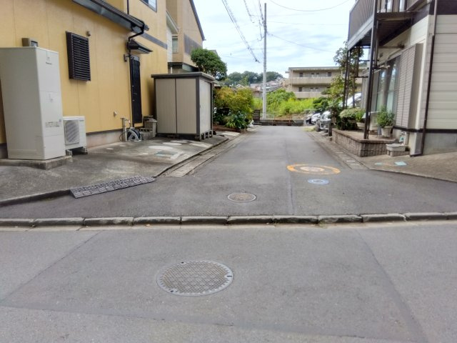 売土地　函南町平井の前面道路含む現地写真|県道11号熱海函南線まで車で4分です。多方面へのアクセス良好です。
