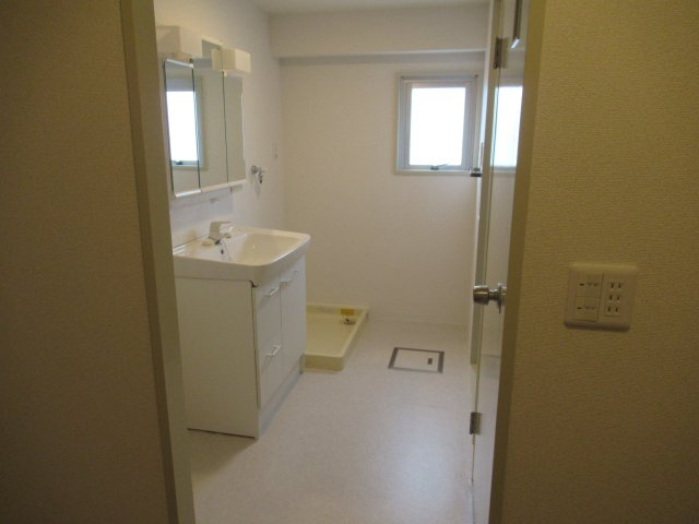 ハーバーランド神戸駅前２ＬＤＫの洗面所|脱衣スペースもあります