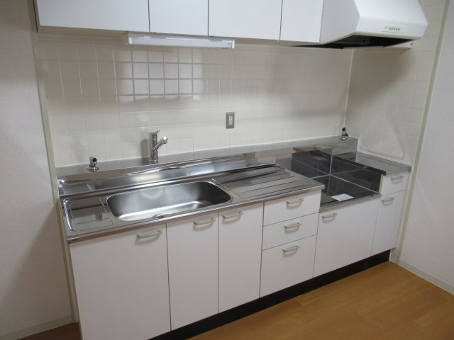 ハーバーランド神戸駅前２ＬＤＫのキッチン|和室があれば客間としても活用できます