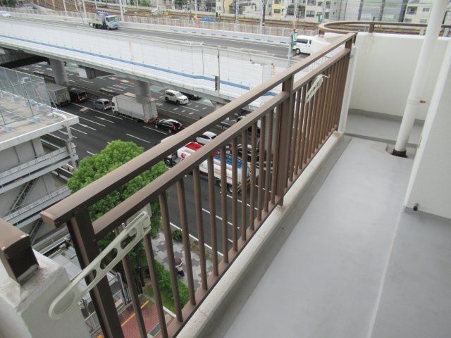ハーバーランド神戸駅前２ＬＤＫのバルコニー|開放的で明るい空間を演出してくれるバルコニーです