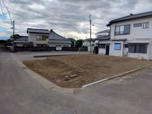 売土地　三島市中島の外観|3方向に道路接道があります。陽当たりや風通しが良くなっています。