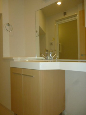 【洗面所】 | コートヤードⅥ | 忙しい朝には欠かせない洗面所です