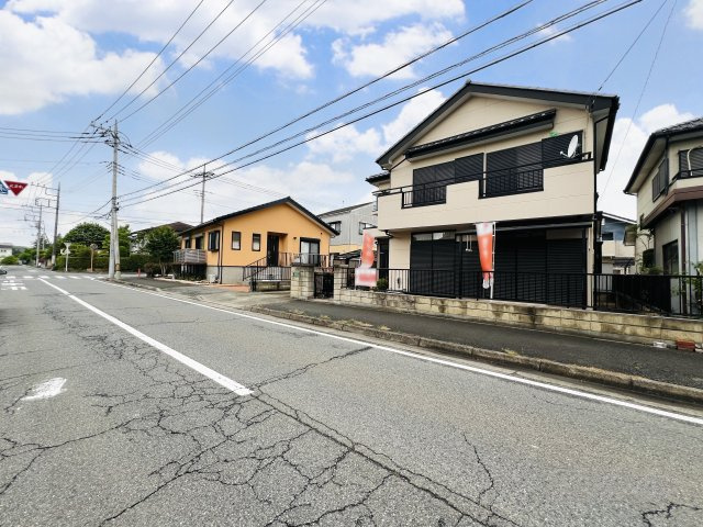 前橋市関根町三丁目の前面道路含む現地写真|前面道路広々で、駐車が苦手な方にもおススメです♪