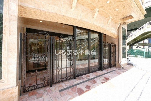 Vinoプレジオ本町のエントランス