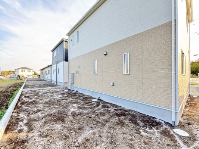 【その他】 | 前橋市粕川町女渕第2　1号棟 | 建物裏もスペースがあるので物置など置くことができます♪