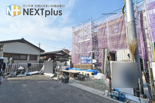 上尾市小敷谷第2全11棟　1号棟の前面道路含む現地写真