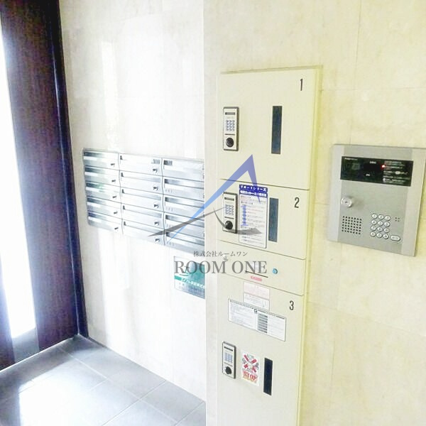 レジデンスサルバトーレのその他共用部分|集合ポストと宅配ボックスです。