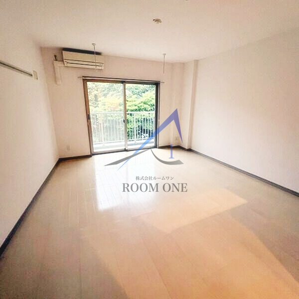 レジデンスサルバトーレの居間・リビング|洋室のお部屋です。