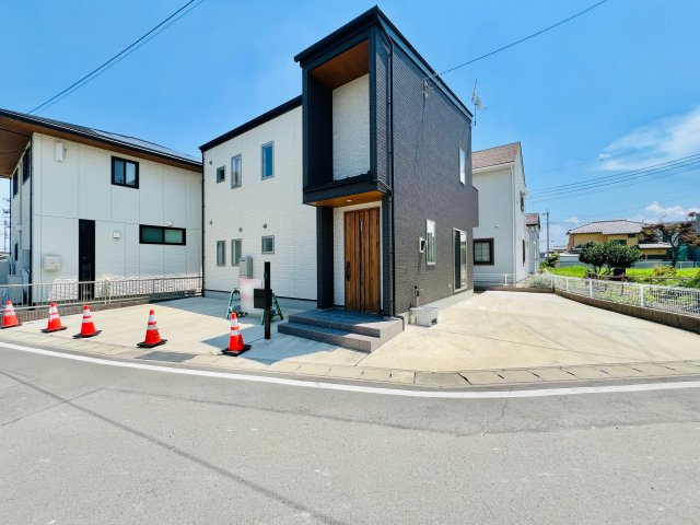 高崎市上佐野町の前面道路含む現地写真|駐車スペース3台可◎