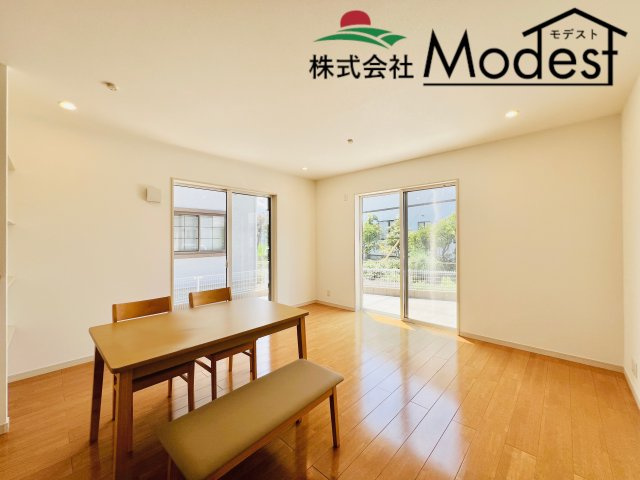 高崎市上佐野町の居間・リビング|ゆとりのある空間で過ごせるLDK♪