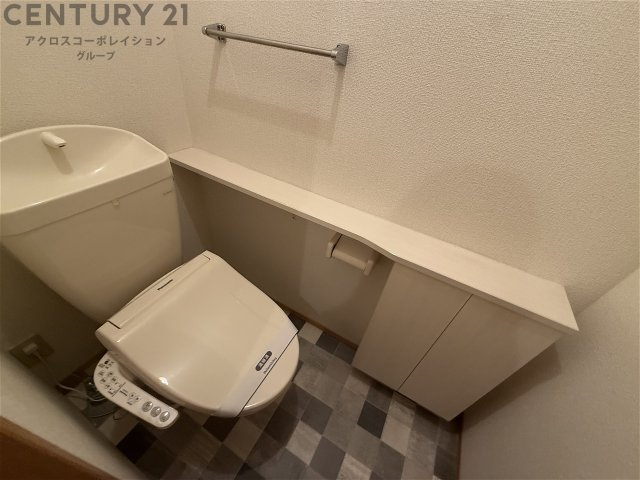 温水洗浄便座機能付きトイレ♪