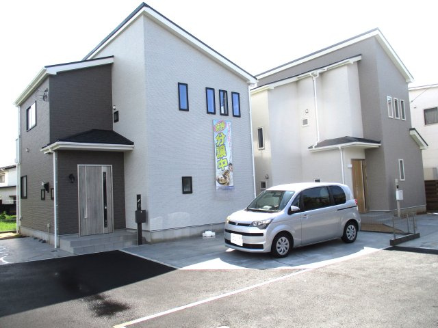 新築分譲住宅中川原の駐車場|駐車場はゆったり2台停めれます