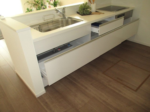新築分譲住宅中川原のキッチン|キッチンの収納量も多いです