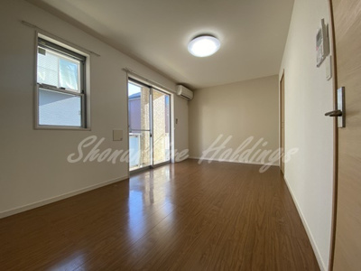 【居間・リビング】 | リブリ・Hugel山手 | 広々8.2帖の洋室♪