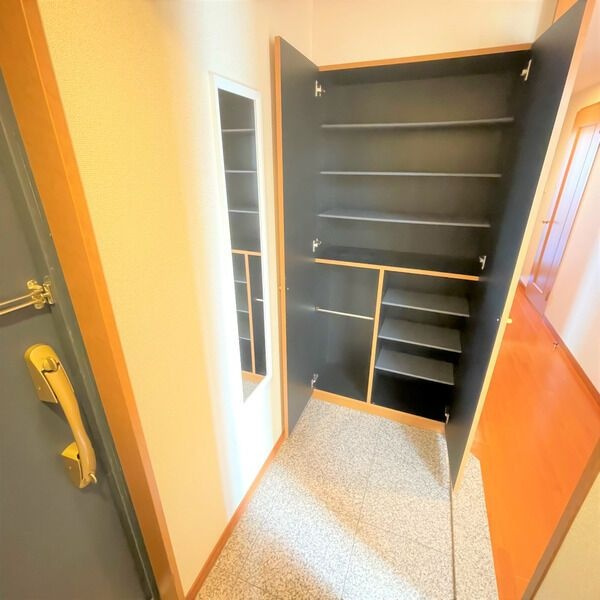 センチュリー富士見の玄関