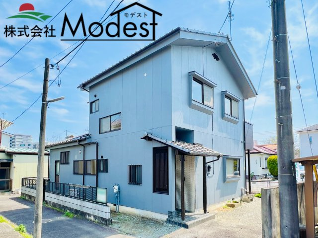 高崎市大橋町中古住宅の外観|年中無休で平日の仕事終わり夜２０時まで受付可能です。
事前のご予約がオススメです。お気軽にお問い合わせください。