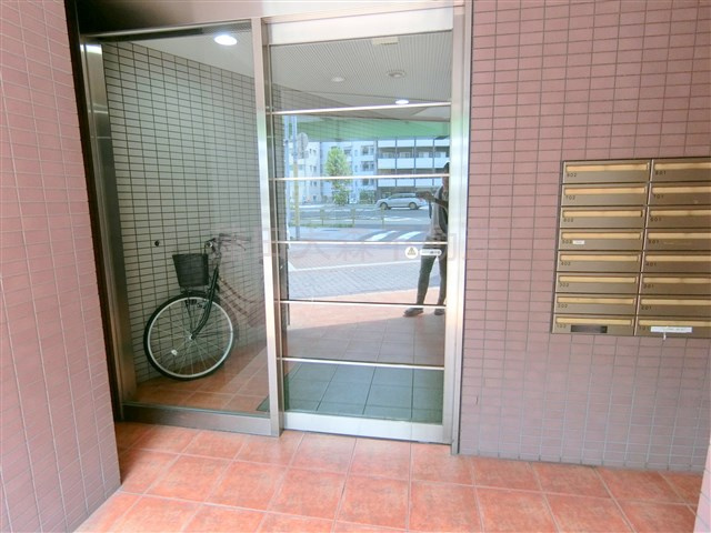 レスポワール平和島のエントランス