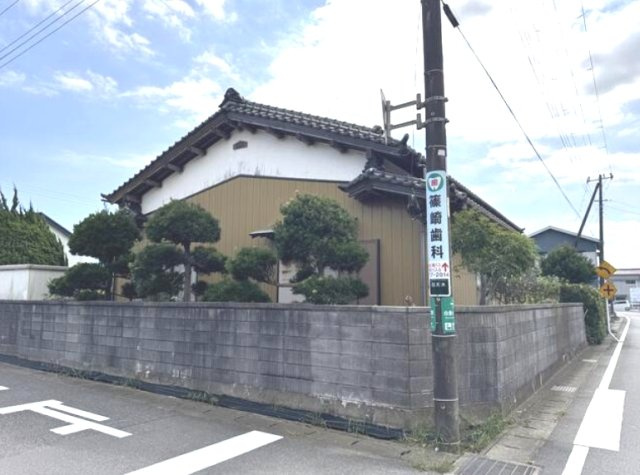 大網白里市四天木乙　平家中古戸建の前面道路含む現地写真|敷地約188 洋間約10帖  和室約8帖×2部屋白里海岸まで徒歩約8分菜園やバーベキューが可能です。