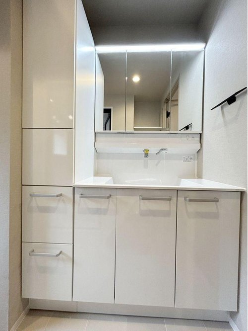 ファミール西宮・夙川公園の独立洗面台