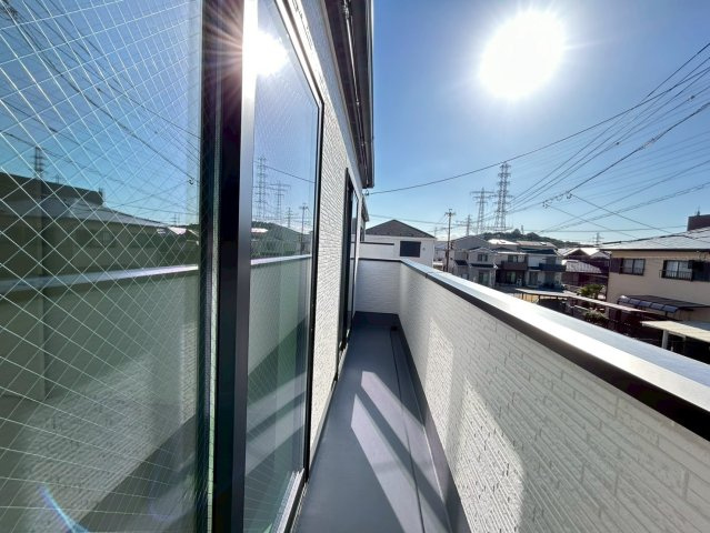 新築戸建　小牧市新町1期　全3区画分譲のバルコニー|バルコニーは南向きで洗濯物もよく乾きます！