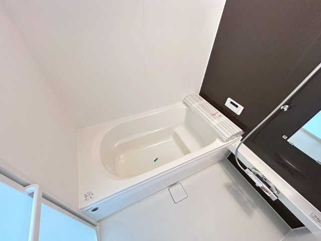 戸建　小牧市新町1期　全3区画分譲の浴室|明るく清潔なバスルームです。カビが発生しにくいユニットバスです。