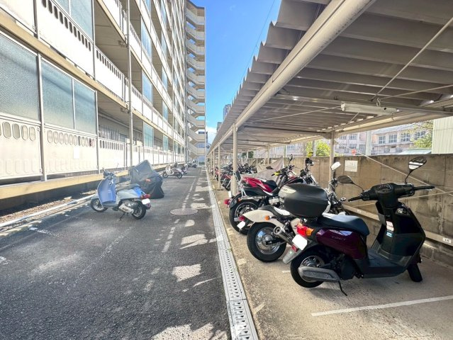 ◆２０２５年９月リフォーム完了◆３沿線利用可◆南向きのため陽当たり良好◆壬生川団地のその他共用部分|バイク置き場
