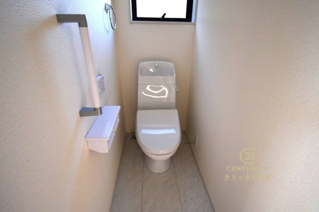 リーブルガーデン  城里町石塚　15期　1のトイレ|毎日使う空間と機能だから、いつまでも清潔なスペースであってほしいのがトイレです。お掃除しやすいシンプルなデザインです。